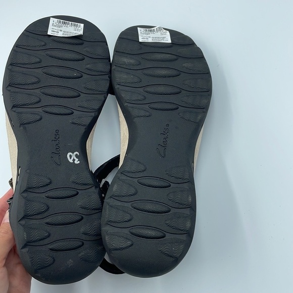 NWOT CLARKS AMANDA STEP SUEDE FLAT SANDALS SZ 9 Black Velcro Closures - Picture 12 of 13